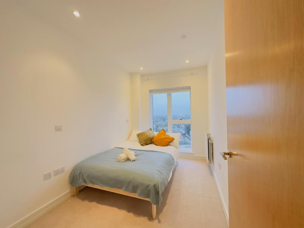 Apartamento Luxurious Comfy Penthouse - Steps To East Croydon Train Station - Views Exterior foto